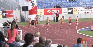 sara na 100m przed metą.